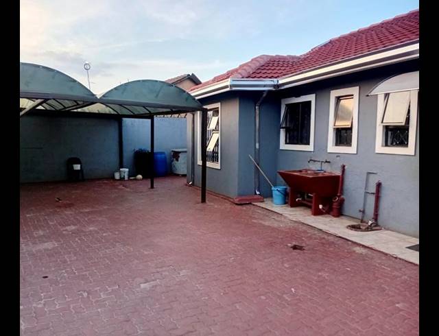 3 BEDROOM HOUSE FOR SALE IN VOSLOORUS
